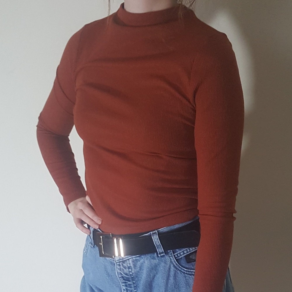 Forever 21 NWT Mock Neck Crop Long Sleeve